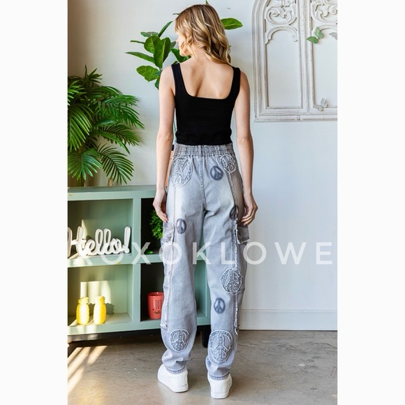 Oli & Hali Peace Sign Patch Frayed Edge Cargo Jeans Relaxed Fit - Picture 4 of 16